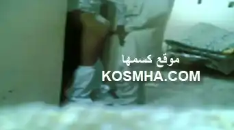 ينيك زميله
